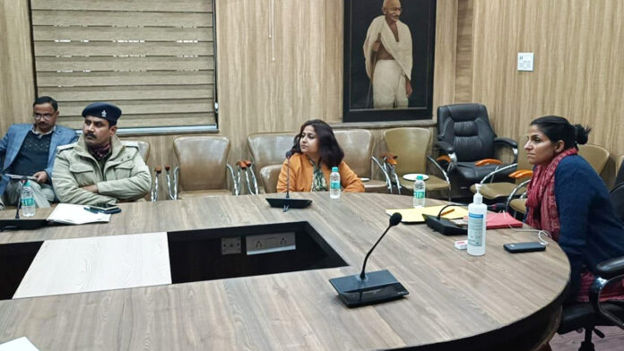 डीएम ने ली पशु क्रूरता निवारण समिति की बैठक डीएम ने ली पशु क्रूरता निवारण समिति की बैठक