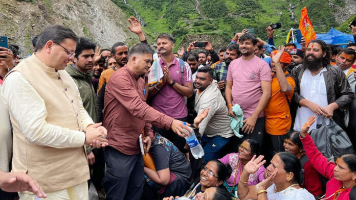 सीएम ने अतिवृष्टि प्रभावित क्षेत्रों का स्थलीय निरीक्षण किया सीएम ने अतिवृष्टि प्रभावित क्षेत्रों का स्थलीय निरीक्षण किया