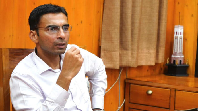 डीएम ने ईईएसएल से छिना स्ट्रीटलाइटों के मरम्मत एवं रखरखाव कार्य डीएम ने ईईएसएल से छिना स्ट्रीटलाइटों के मरम्मत एवं रखरखाव कार्य