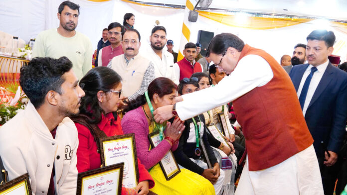 मुख्यमंत्री ने दक्ष दिव्यांगजनों को प्रदान किये राज्य स्तरीय दक्षता पुरस्कार मुख्यमंत्री ने दक्ष दिव्यांगजनों को प्रदान किये राज्य स्तरीय दक्षता पुरस्कार