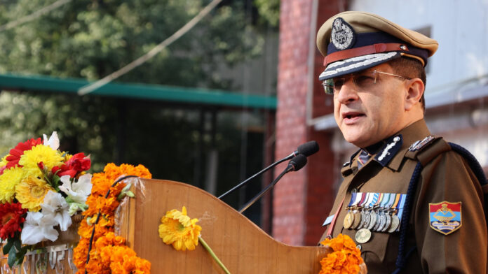 पुलिस मुख्यालय में डीजीपी दीपम सेठ ने किया ध्वजारोहण पुलिस मुख्यालय में डीजीपी दीपम सेठ ने किया ध्वजारोहण