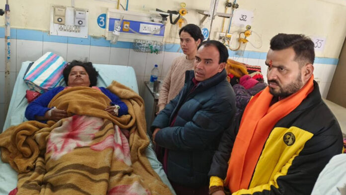 श्रीनगर बेस अस्पताल पहुंच स्वास्थ्य मंत्री डॉ रावत ने जाना घायलों का हालचाल श्रीनगर बेस अस्पताल पहुंच स्वास्थ्य मंत्री डॉ रावत ने जाना घायलों का हालचाल