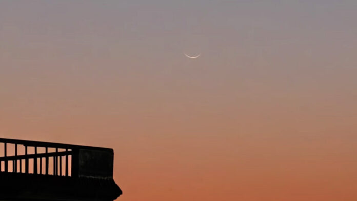 चांद के हुए दीदार, कल मनाई जाएगी ईद-उल-फितर चांद के हुए दीदार, कल मनाई जाएगी ईद-उल-फितर