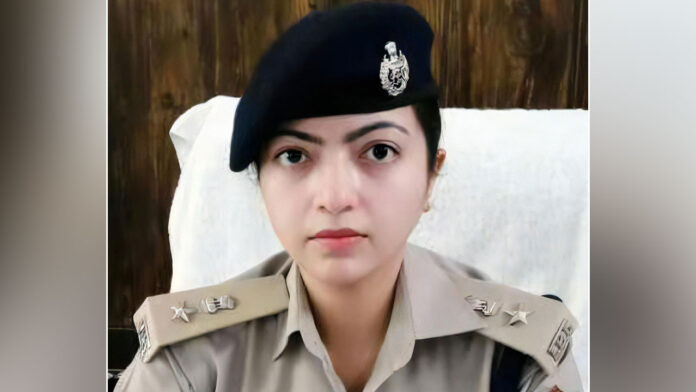 आईपीएस अधिकारी रचिता जुयाल ने दिया इस्तीफा आईपीएस अधिकारी रचिता जुयाल ने दिया इस्तीफा