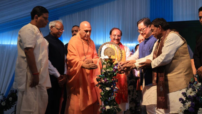 हिमालय केवल पर्वत नहीं, बल्कि भारत की शक्ति आध्यात्मिकता और पहचान का प्रतीक : रिजिजू हिमालय केवल पर्वत नहीं, बल्कि भारत की शक्ति आध्यात्मिकता और पहचान का प्रतीक : रिजिजू