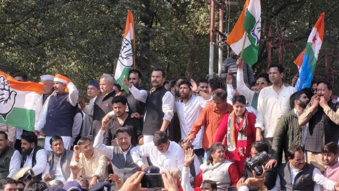 राज्य में प्रचंड बहुमत की सरकार ने जनादेश का अपमान किया : कांग्रेस