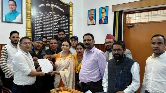 केदारनाथ पैदल मार्ग की कच्ची दुकानों को पूर्ववत संचालित करने की मांग