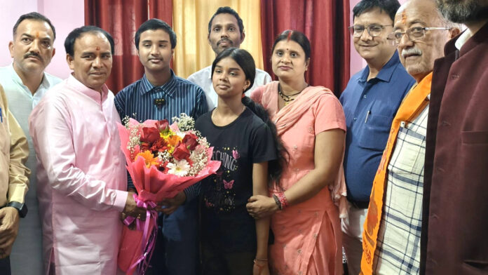 उत्तराखंड बोर्ड परीक्षाओं के परिणाम घोषित, बेटियों ने फिर गाड़े सफलता के झंडे उत्तराखंड बोर्ड परीक्षाओं के परिणाम घोषित, बेटियों ने फिर गाड़े सफलता के झंडे