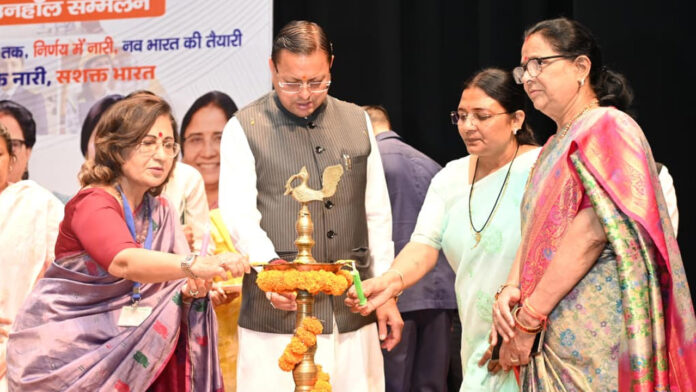 महिलाओं का साहस और समर्पण ही हमारे समाज और देश की प्रगति का आधार है : सीएम धामी महिलाओं का साहस और समर्पण ही हमारे समाज और देश की प्रगति का आधार है : सीएम धामी