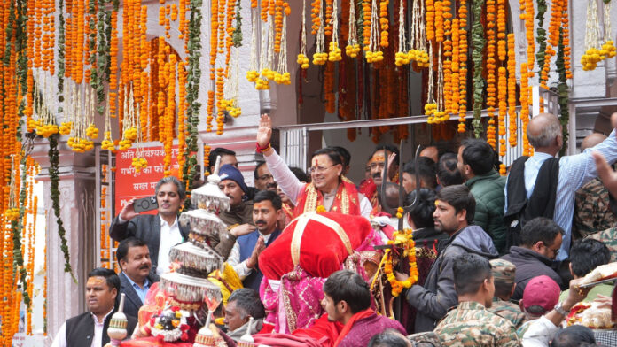 गंगोत्री और यमुनोत्री धाम के कपाट श्रद्धालुओं के लिए खुले गंगोत्री और यमुनोत्री धाम के कपाट श्रद्धालुओं के लिए खुले