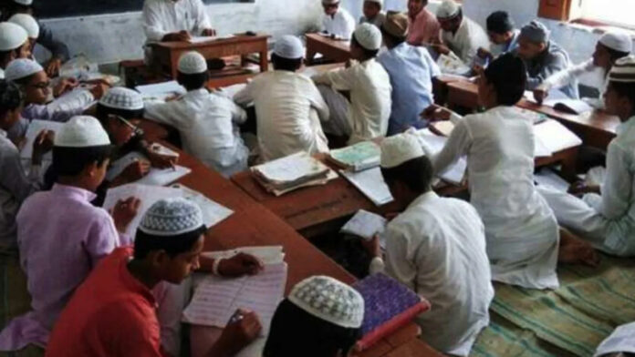 उत्तराखंड के मदरसों में बाहरी छात्रों के दाखिले का मामला उत्तराखंड के मदरसों में बाहरी छात्रों के दाखिले का मामला