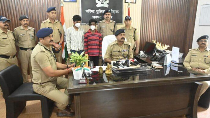 खुलासाः जमीनी विवाद में सुपारी देकर कराई थी हत्या, दो हिस्ट्रीशीटर गिरफ्तार खुलासाः जमीनी विवाद में सुपारी देकर कराई थी हत्या, दो हिस्ट्रीशीटर गिरफ्तार