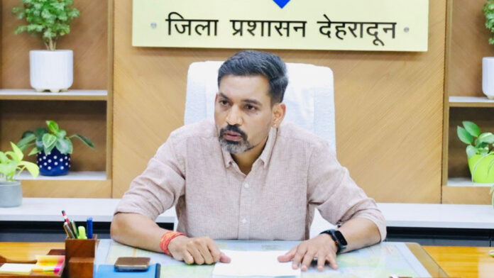 जन अपेक्षाओं के अनुरूप परिणाम देने पर रहेगा फोकस, योजनाओं का लाभ अंतिम व्यक्ति तक पहुंचे : डीएम डॉ. चौहान जन अपेक्षाओं के अनुरूप परिणाम देने पर रहेगा फोकस, योजनाओं का लाभ अंतिम व्यक्ति तक पहुंचे : डीएम डॉ. चौहान