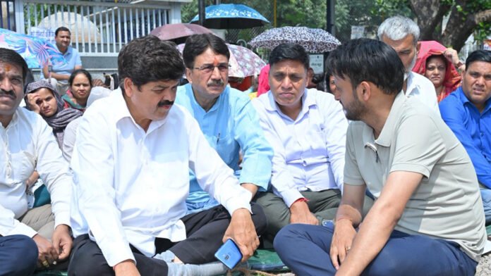 नर्सिंग अभ्यर्थियों की मांगों पर शीघ्र निर्णय ले सरकार : गोदियाल नर्सिंग अभ्यर्थियों की मांगों पर शीघ्र निर्णय ले सरकार : गोदियाल