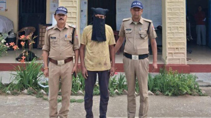 कुल्हाड़ी से अपनी पत्नी की हत्या कर किया आत्मसमर्पण कुल्हाड़ी से अपनी पत्नी की हत्या कर किया आत्मसमर्पण