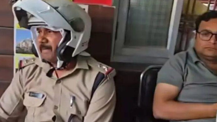 रिश्वत लेने के आरोप में आरटीओ दारोगा सस्पेंड रिश्वत लेने के आरोप में आरटीओ दारोगा सस्पेंड
