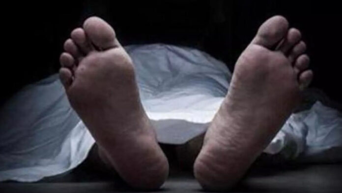 गर्भवती महिला की अस्पताल ले जाते समय रास्ते में मौत, स्वास्थ्य विभाग के खिलाफ सख्त कार्यवाही की मांग गर्भवती महिला की अस्पताल ले जाते समय रास्ते में मौत, स्वास्थ्य विभाग के खिलाफ सख्त कार्यवाही की मांग