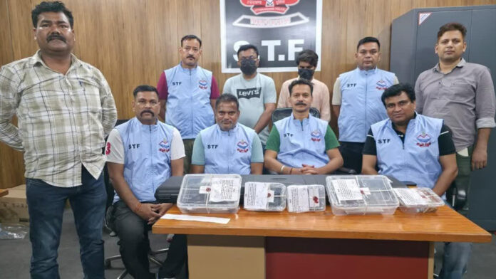 फर्जी शस्त्र लाइसेंस जरिए करोड़ों की संपत्ति खड़ी करने का खुलासा फर्जी शस्त्र लाइसेंस जरिए करोड़ों की संपत्ति खड़ी करने का खुलासा