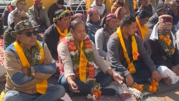 बदरीनाथ धाम में कथित चढ़ावा चोरी के खिलाफ विधायक बुटोला का मौन व्रत