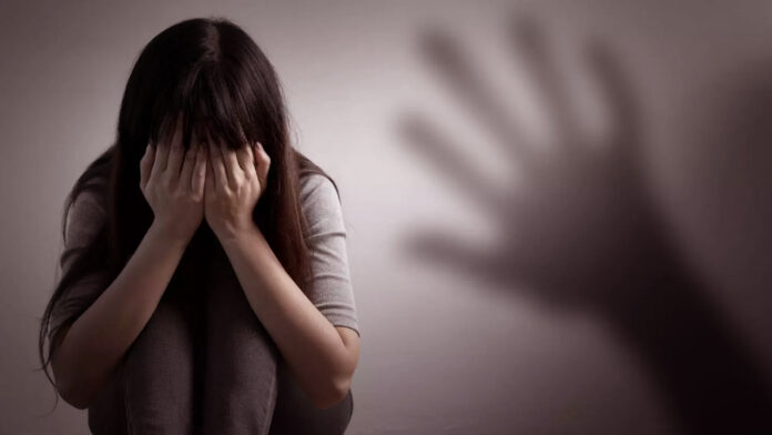 अपनी नाबालिग बेटी से छेड़छाड़ मामले में पिता गिरफ्तार अपनी नाबालिग बेटी से छेड़छाड़ मामले में पिता गिरफ्तार