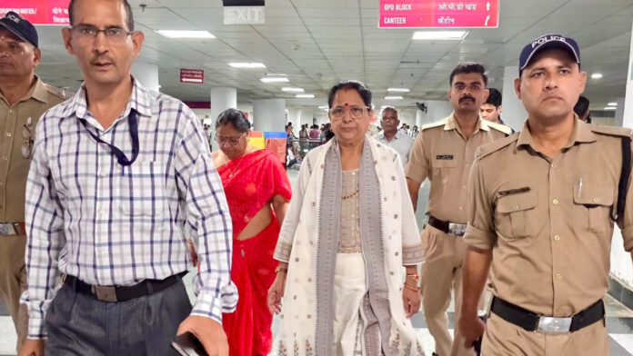 राज्य महिला आयोग अध्यक्ष कुसुम कंडवाल ने एम्स पहुंचकर पीड़िता का जाना हाल