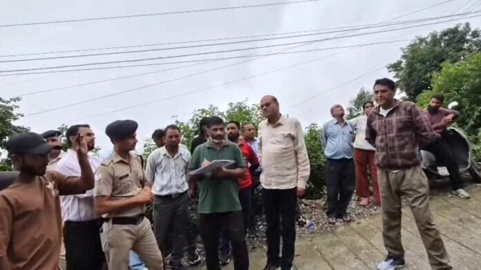 झड़ीपानी में होटल समेत कई भवनों को बेदखली का नोटिस झड़ीपानी में होटल समेत कई भवनों को बेदखली का नोटिस
