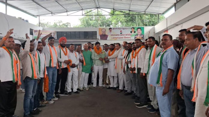विभिन्न दलों के 100 से अधिक लोगों ने थामा कांग्रेस का दामन